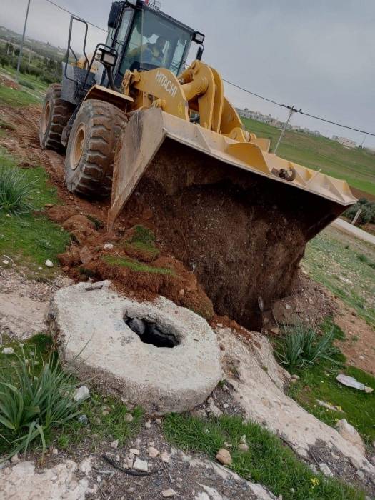 بلدية بلعما تردم بئرين مهجورين ...صور