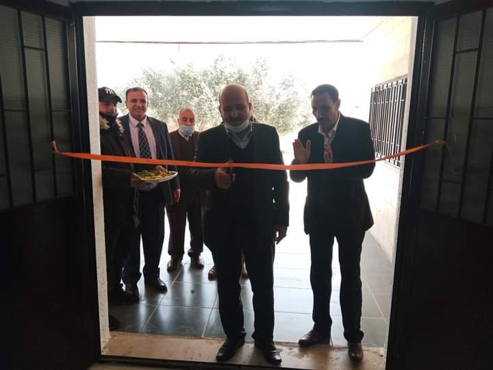 مدير التربية والتعليم يدشن أعمال التجديد لصالة كفرسوم الرياضية _صور