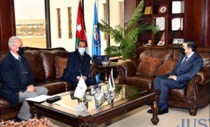 بحث التعاون المشترك بين جامعة العلوم والتكنولوجيا الأردنية وجمعية أطباء الطب الطبيعي والتأهيل