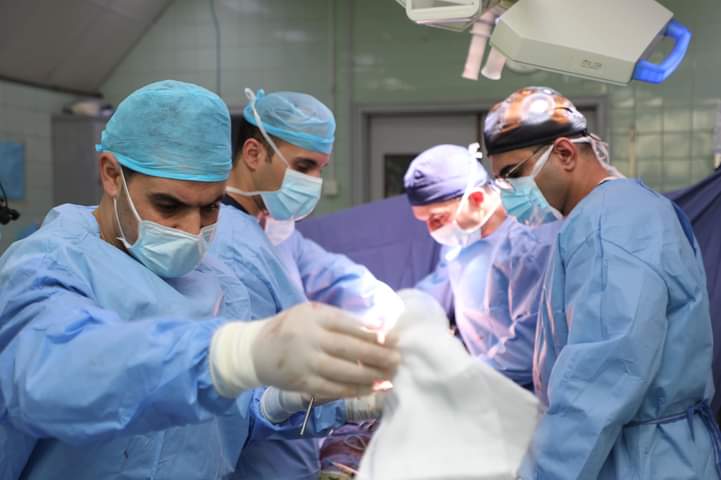 إستئصال ورم خبيث يمتد بين التجويف الصدري إلى التجويف البطني في الخدمات الطبية الملكية…