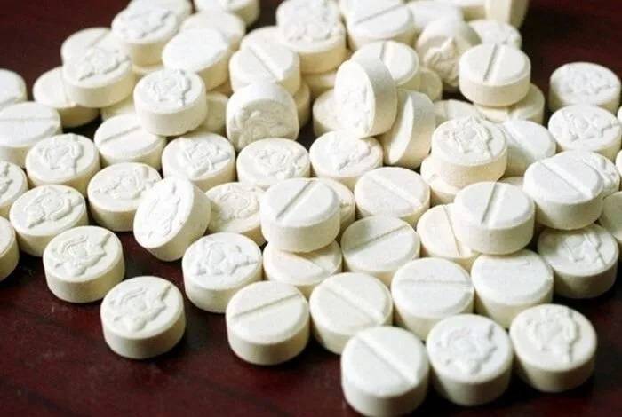 غرر به.. ذهب لأداء العمرة ليكون ضحية لتهريب المخدرات