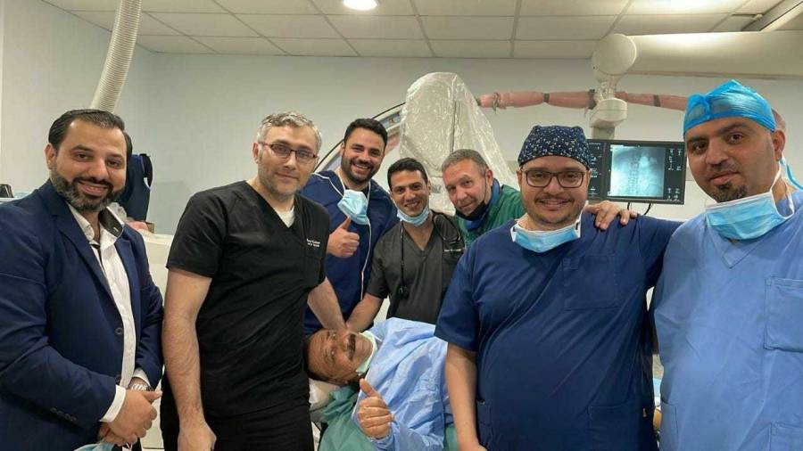 البشير: اجراء أولى عمليات علاج شريان أم الدم الأبهري بشبكات داعمة