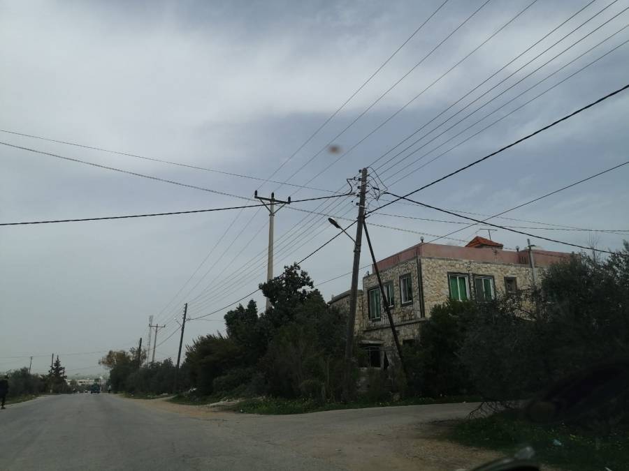 مطالبات بنقل خطوط الضغط العالي  بعيدا عن المنازل في لواء بني كنانة ... صور