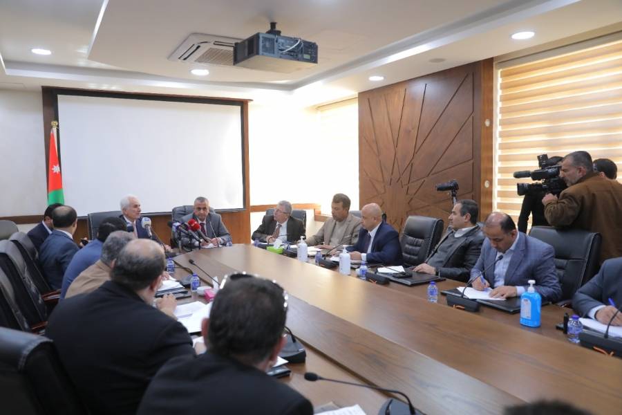 العجلوني: خاطبنا لإلغاء مادة تتيح لرئيس الجامعة الاستغناء عن الموظف دون الرجوع اليه