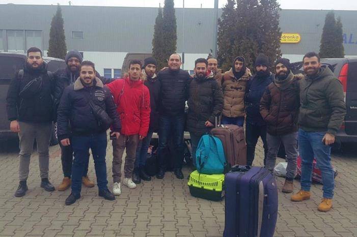 مندوب الخارجية يستقبل طلاباً أردنيين وصلوا معبر كورتشوفا بين بولندا وأوكرانيا