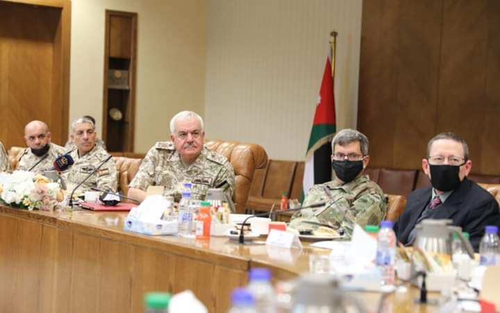 وفد من الكلية الحربية الجوية الأمريكية يزور القيادة العامة