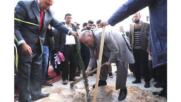 زراعة (2000) شجرة في الهاشمية احتفالا بعيد ميلاد الملك