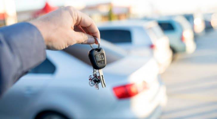 مطالبة بتمديد العمر التشغيلي للسيارات المستأجرة