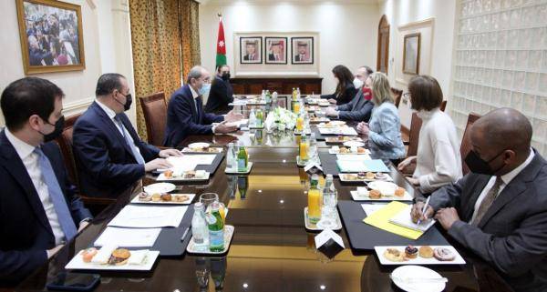 الصفدي يلتقي نائب مديرة الوكالة الأمريكية للتنمية