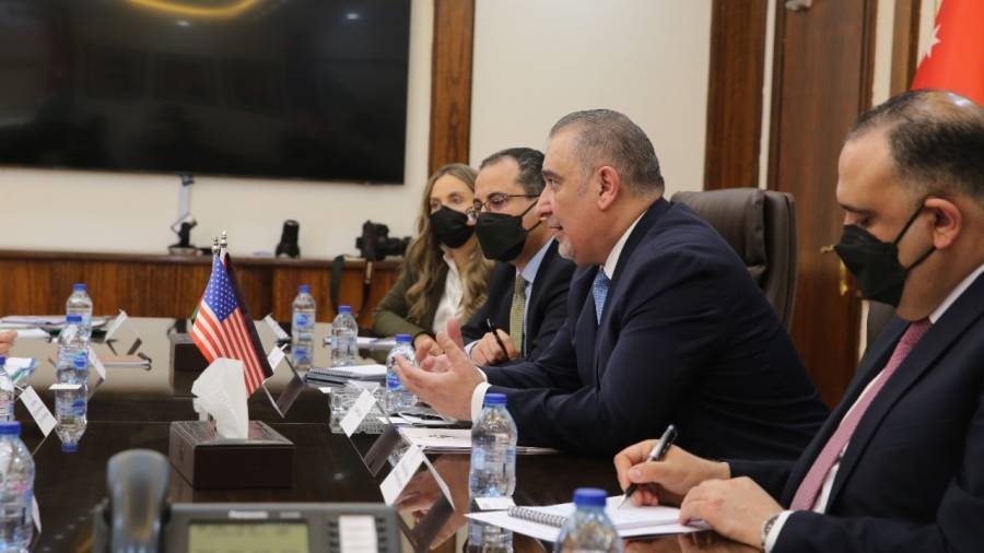 وزير التخطيط والتعاون الدولي يبحث مع نائب مدير الوكالة الأمريكية للتنمية برنامج المساعدات ودعم و مشروع الناقل الوطني...صور