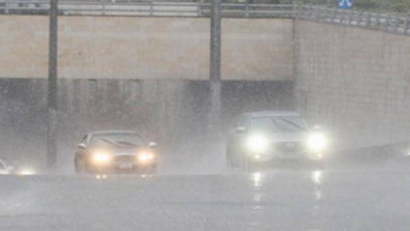 الإدارة المحلية تعلن حالة الطوارئ المتوسطة بسبب المنخفض الجوي