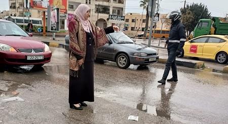 مديرة مدرسة أردنية تخرج عن المألوف_صور