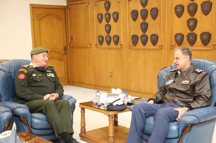 مدير عام الخدمات الطبية الملكية يزور قيادة سلاح الجو الملكي _صور