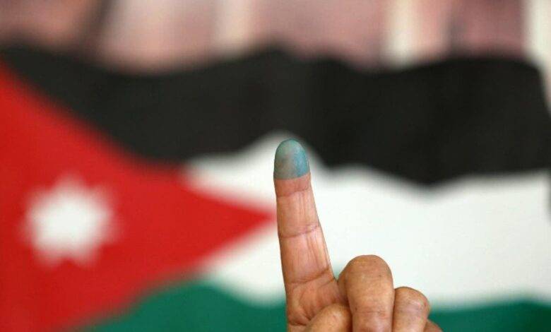 الكشف عن مكافآت العاملين بالانتخابات المحلية