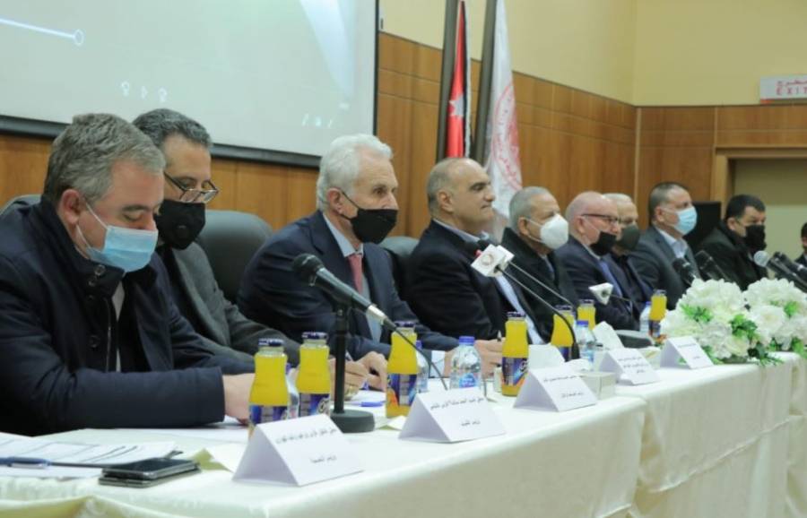 الخصاونة: طوينا أزمة كورونا