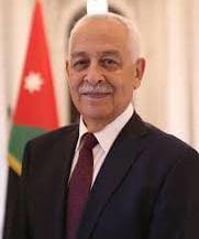 العيسوي ينقل تعازي الملك إلى عشيرة العنبر بوفاة والدة الاستاذ الدكتور زيد العنبر