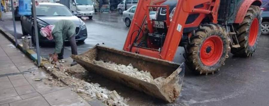 بلدية الطفيلة تنفذ أعمال صيانة للعديد من الطرق الرئيسة والفرعية