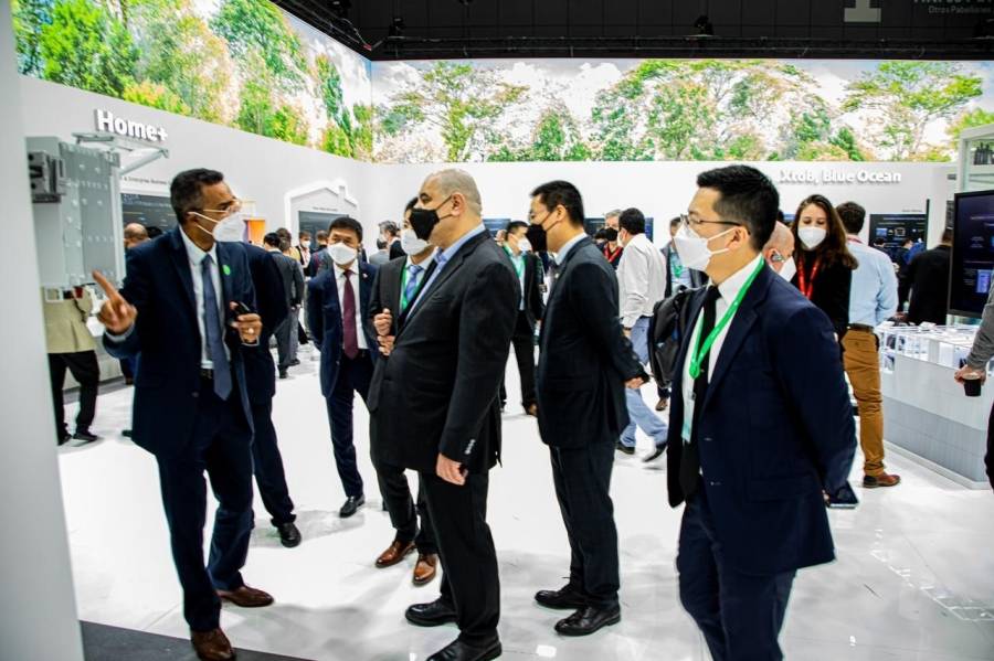 الهناندة يشارك بالمؤتمر العالمي للهواتف المحمولة في برشلونة