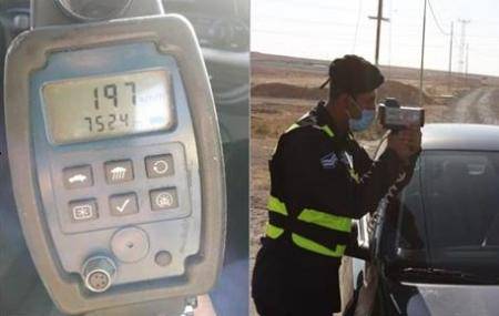 ضبط مركبات تسير بسرعات عالية على الصحراوي وشارع الـ100