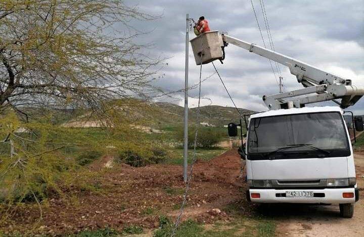 آلية تقطع الكهرباء عن إسكان معاذ بالأغوار الشمالية (صور)