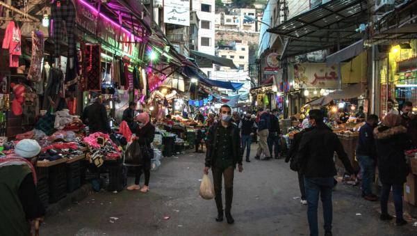 شهبندر  تجار المواد الغذائية يدافع عنهم .. والخصاونة: عين حمرا بالثلاث