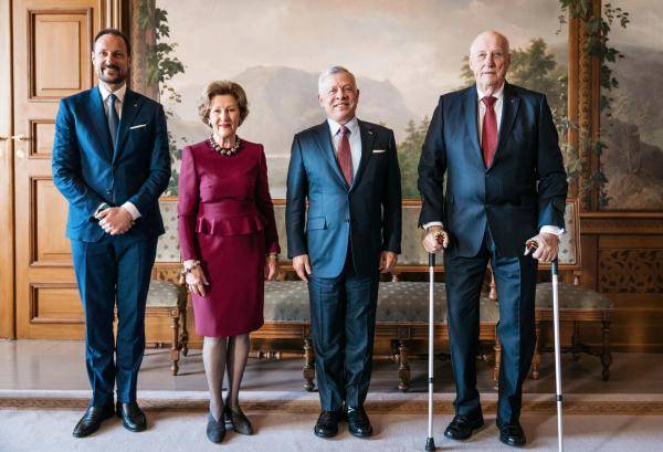 الملك وعاهل النرويج يبحثان علاقات الصداقة بين البلدين وسبل تعزيزها