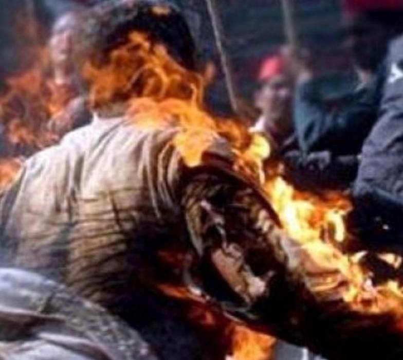 بجريمة بشعة أضرم النار بجسد طفلة انتقامًا من والدتها ... تفاصيل