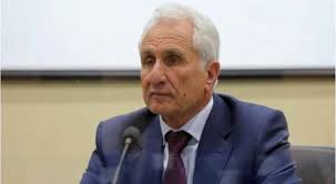 وزير التربية يوعز باتخاذ قرار دوام المدارس الأربعاء مبكراً