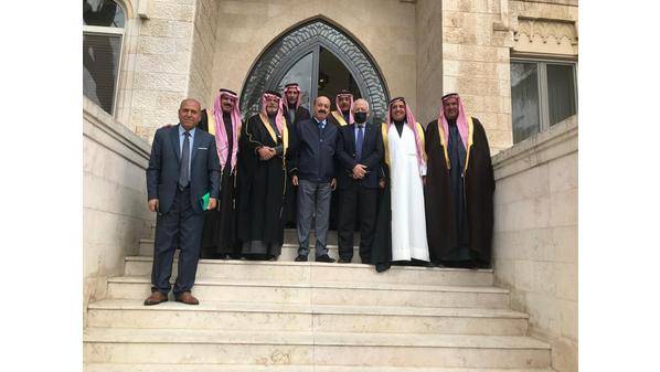 العيسوي يلتقي وفدا من ابناء عشائر الدعجه في الديوان الملكي