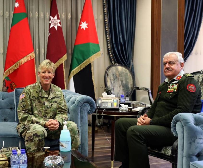 رئيس  هيئة الأركان المشتركة يستقبل وفداً عسكرياً أمريكياً