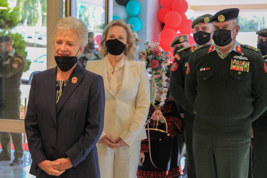 الأميرة منى الحسين تفتتح متحف كلية الأميرة منى للتمريض وتضيء شموع مرشحات الفـوج (٢٣)