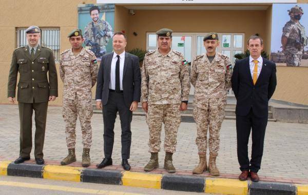 وفد عسكري تشيكي يزور مدينة الشيخ محمد بن زايد التدريبية