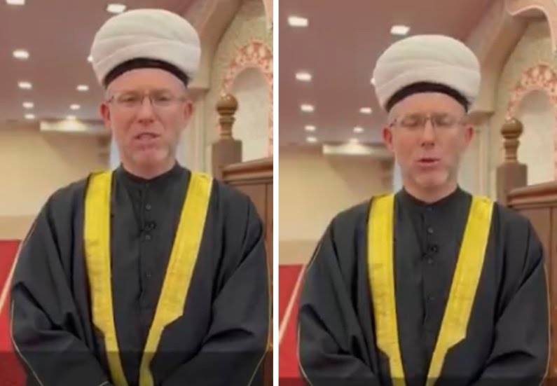 مفتي أوكرانيا يخلع العمامة ويحمل السلاح _صور