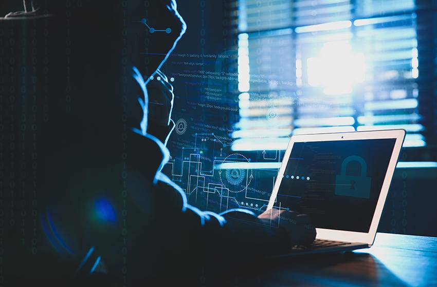 التعامل مع 9275 قضية تتعلق بالابتزاز الإلكتروني بـ 2021