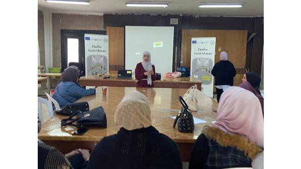 ورشة عمل حول مهارات الاتصال والتواصل والثقة بالنفس في جمعية سيدات جرش