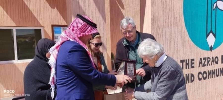 مدير عام المؤسسة التعاونية يفتتح مركز الأزرق التعليمي