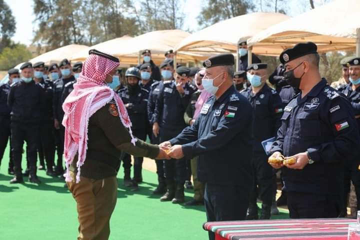 العميد ابو شتال يخرج عدد من دورات الهجانة والفرسان والموسيقات