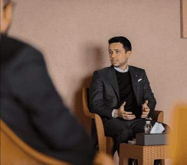 ولي العهد يؤكد على أهمية إيجاد بيئة اقتصادية