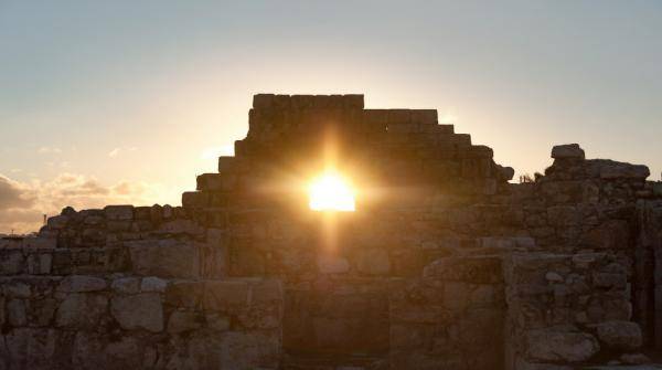 الحكومة تعتزم تثبيت التوقيت الصيفي على مدار العام