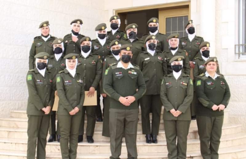 تخريج دورة في مركز تدريب المرأة العسكرية...صور