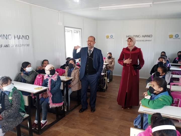 جمعية يد عون للاغاث والتنمية تتبرع بثلاثة كرفانات لمدارس البادية الشماليه الغربية_صور