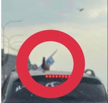 ضبط شخص ظهر وهو يطلق النار من مركبة