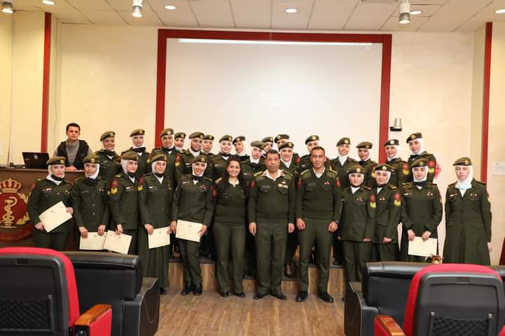 تخريج دورة المحاسبة التأسيسية للمجندات في مديرية الخدمات الطبية الملكية _صور