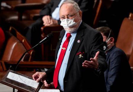 فقد وعيه أثناء سفره جوا .. وفاة أقدم نائب بالكونغرس الأمريكي