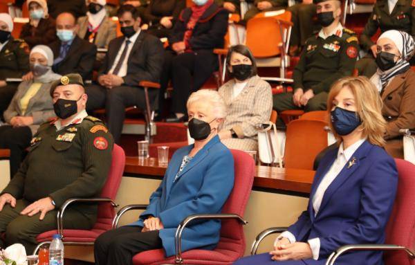 الأميرة منى الحسين ترعى حفل تكريم الممرضات اللواتي عملن في مواجهة أزمة كورونا