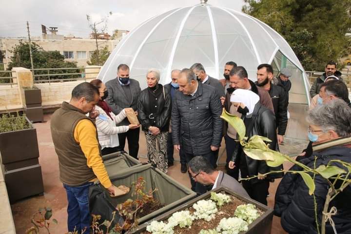 الشواربة يطلق مشروع الاسطح الخضراء