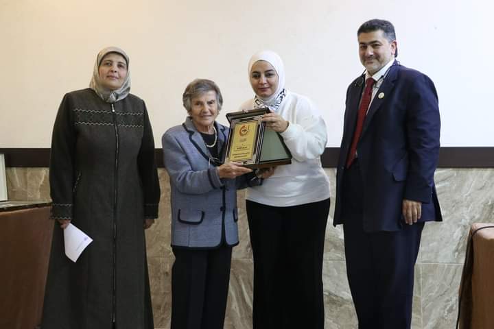 لصيادلة تكرم مجموعة من الصيدلانيات الرائدات