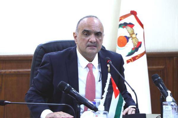 الخصاونة: سنتدخَّل بسلطة القانون إزاء من يحاول المغالاة في الأسعار والاحتكار