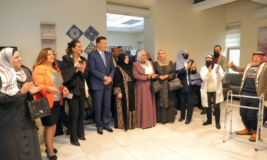 الصفدي ورئيس وأعضاء البرلمانيات الأردنيات يزورون دار الضيافة للمسنين