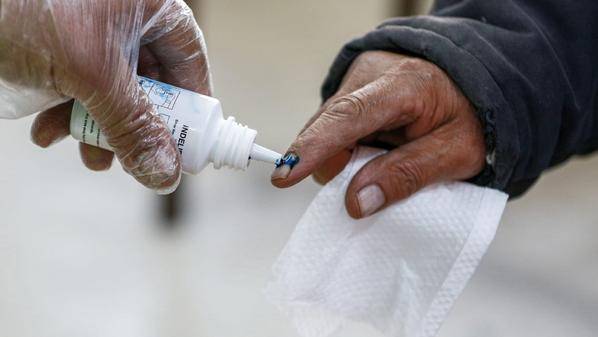 منح رؤساء المراكز (سلطة تقديرية) لتسهيل اقتراع كبار السن وذوي الإعاقة